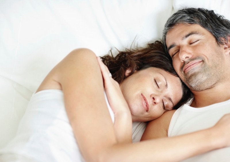 bigstock Lovely Middle Aged Couple Slee 8568127 Kopie